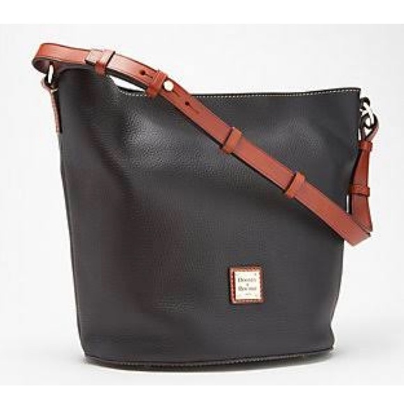 Dooney & Bourke Handbags - 🖤NWT D&B Thea Feed Bag bucket style purse